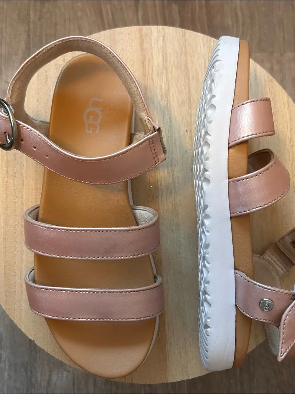 UGG GIRLS LEATHER SANDALS